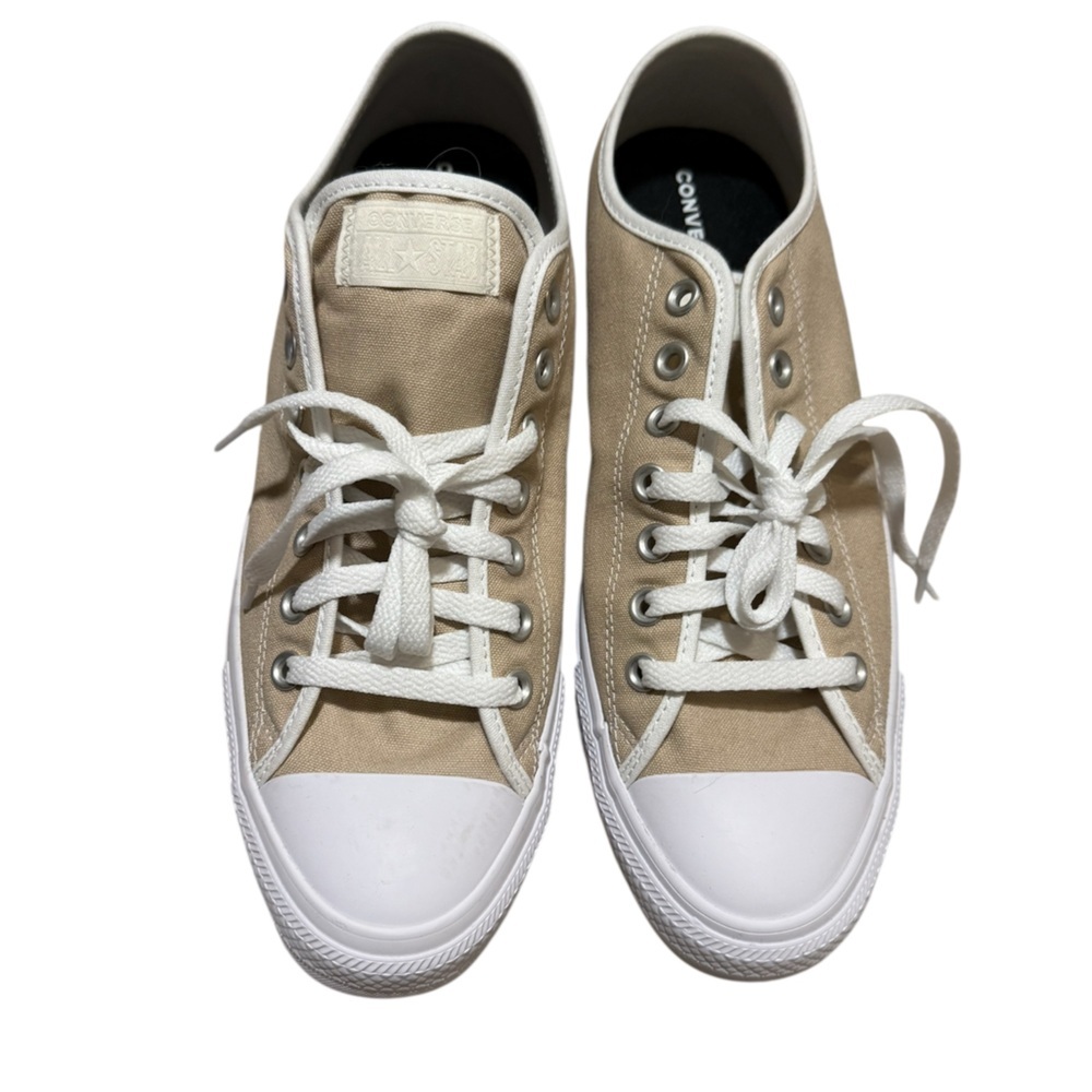 Converse Low Top Sneakers in Beige and White